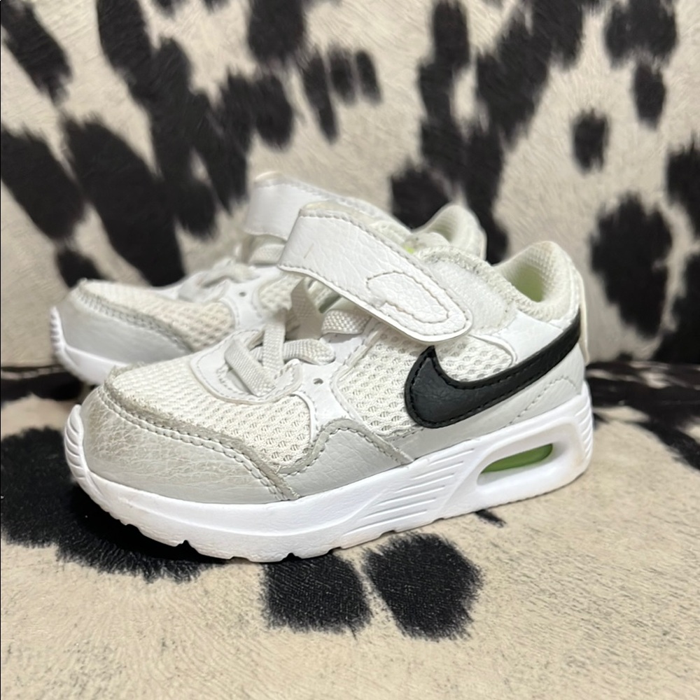 Nike White and Black Sneakers with Air Max Cushioning